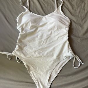 WHITE CINCHED ONE PEICE SWIM SUIT